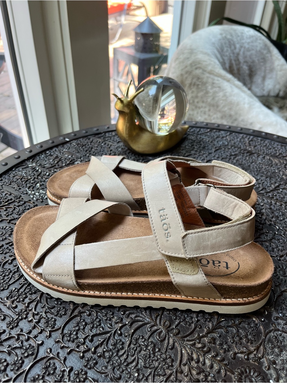 NEW TAOS SIDEWAYS SANDALS IN STONE 38 EU 7-7.5 US - Picture 4 of 8